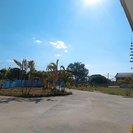 ເຮືອນພັກບີວີ Hotel Ban Thongchai-Tai Exterior foto