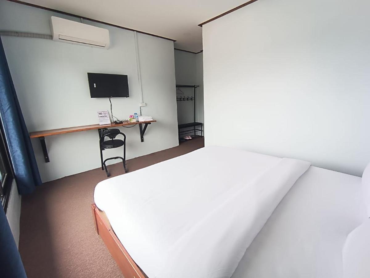 ເຮືອນພັກບີວີ Hotel Ban Thongchai-Tai Exterior foto